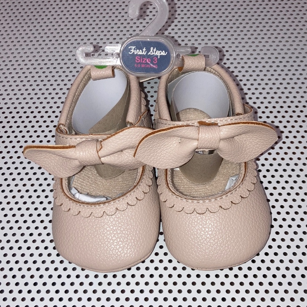 #191. 🆕 NWT - First Steps - Taupe Baby Shoes with Bow